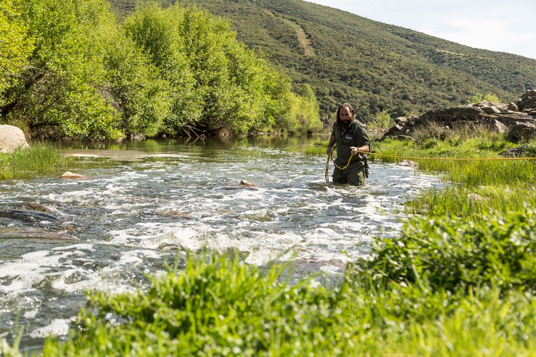 «El que viene de otra orilla»